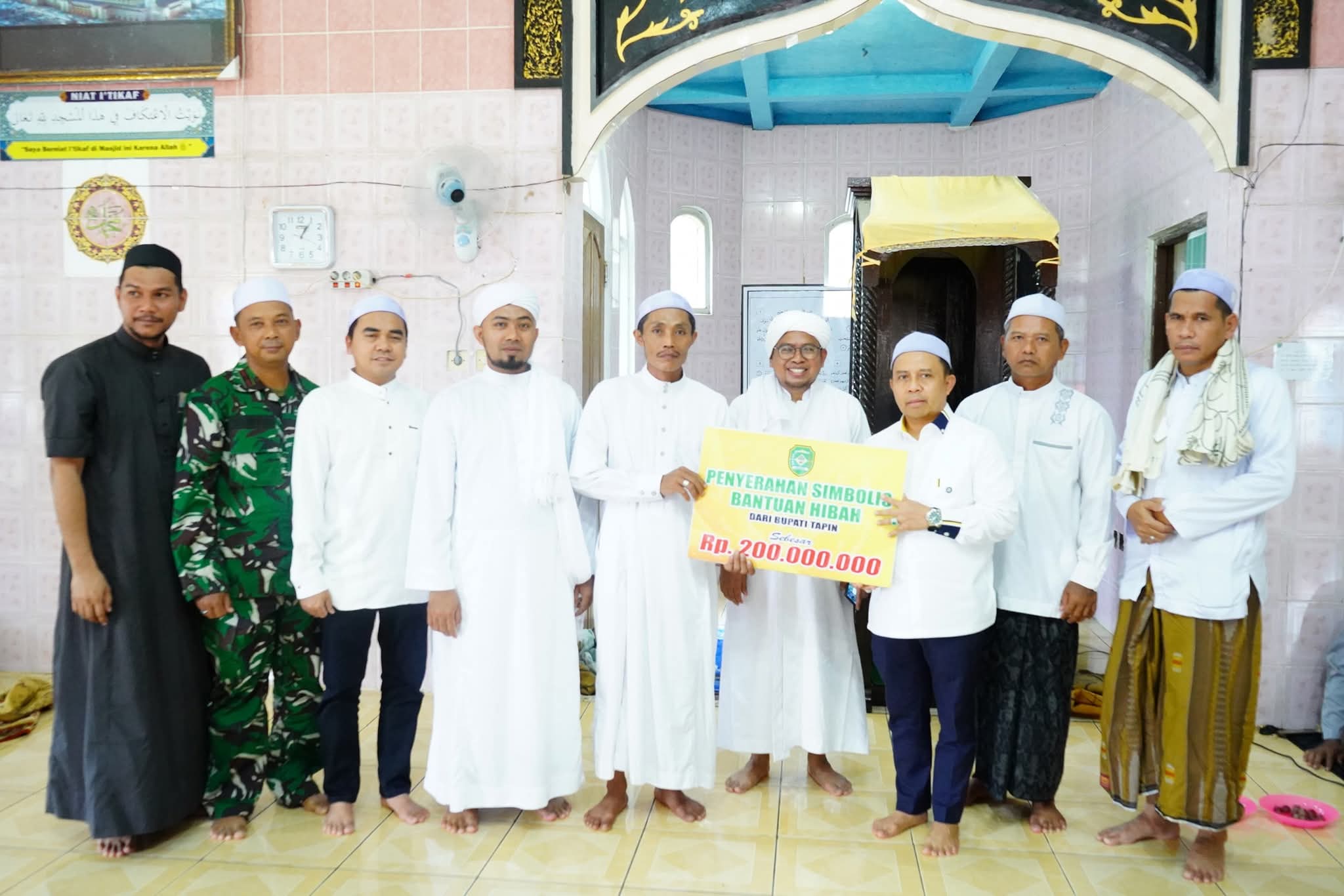 Safari Jumat Bupati Tapin Sekaligus Serahkan Bantuan Hibah Untuk Masjid