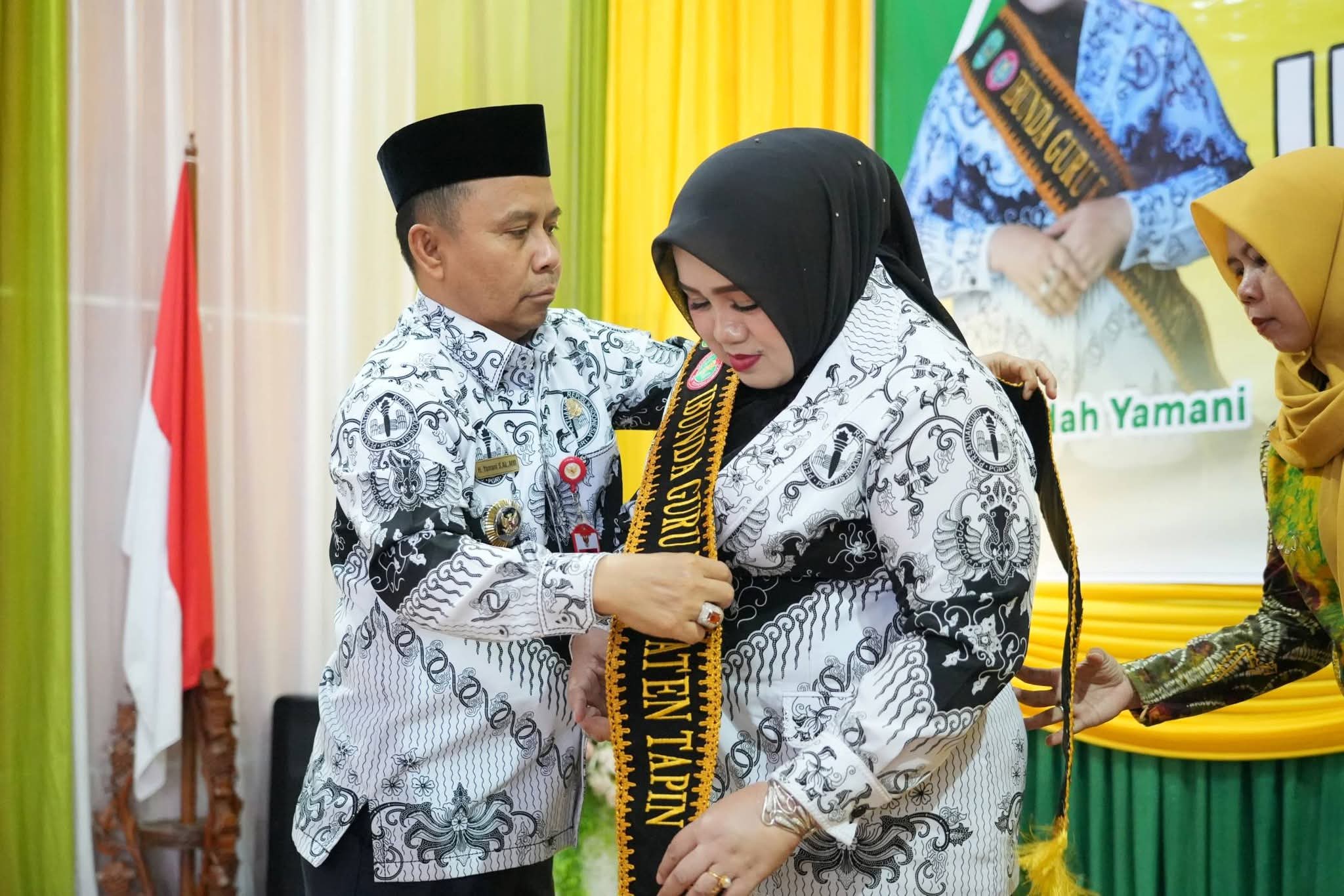 Bupati Kukuhkah Ibunda Guru Kabupaten Tapin