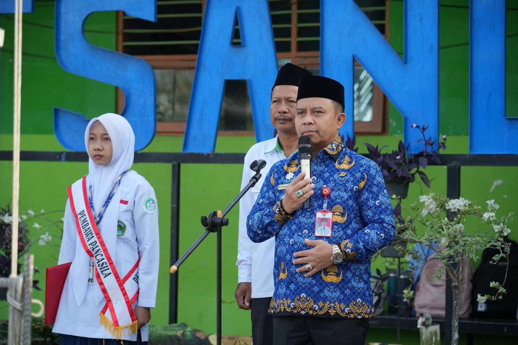 Bupati Tapin Dukung Gerakan Ayah Mengantar Anak Sekolah