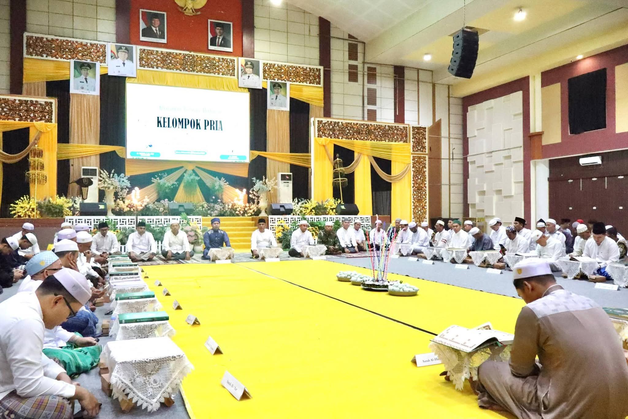 Sekda Tapin Menutup Secara Resmi Kegiatan Tadarus Al-Qur'an Kelompok Pengajian Pria