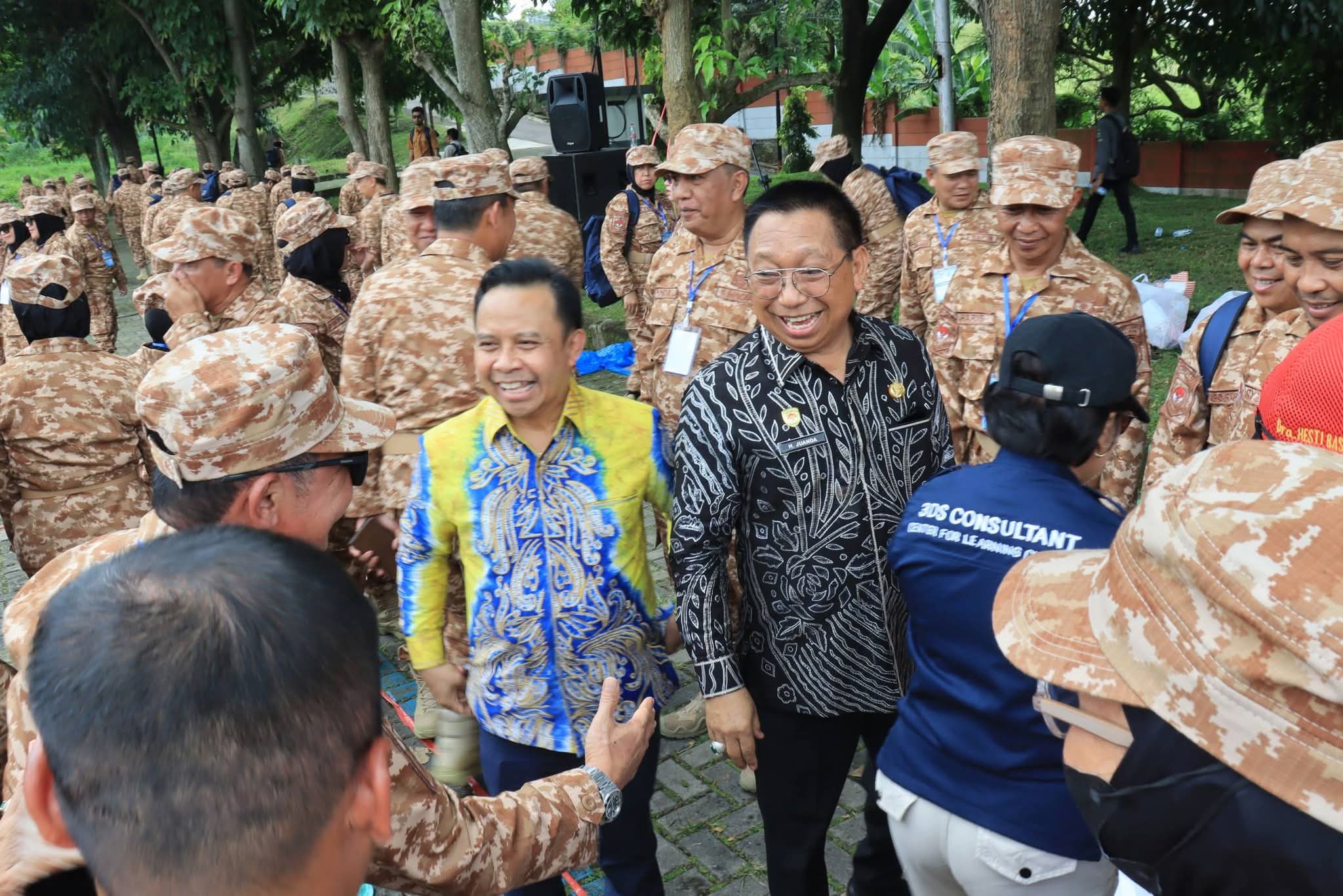 Bupati Tapin H. Yamani, S.Ak, M.M bersama Wakil Bupati Tapin H.Juanda meninjau retreat