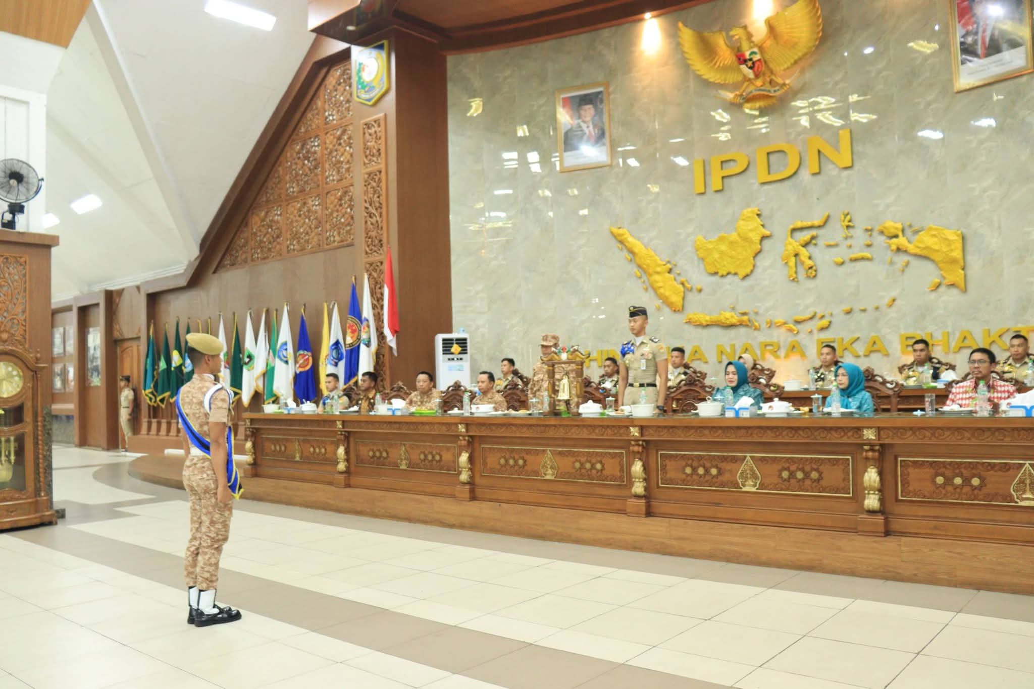 Kegiatan makan siang bersama yang berbarengan jajaran
