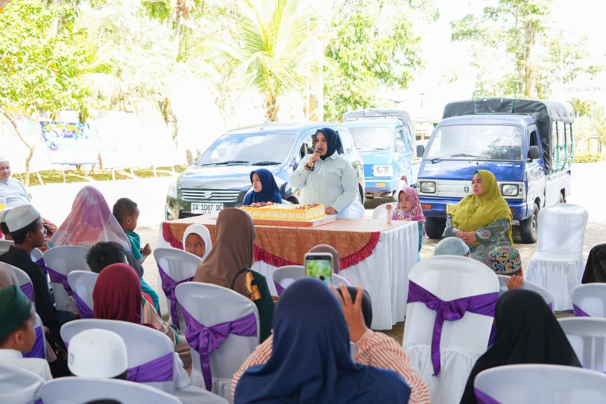 Berbagi Dengan Anak Panti Asuhan Di Momen 1 Muharram