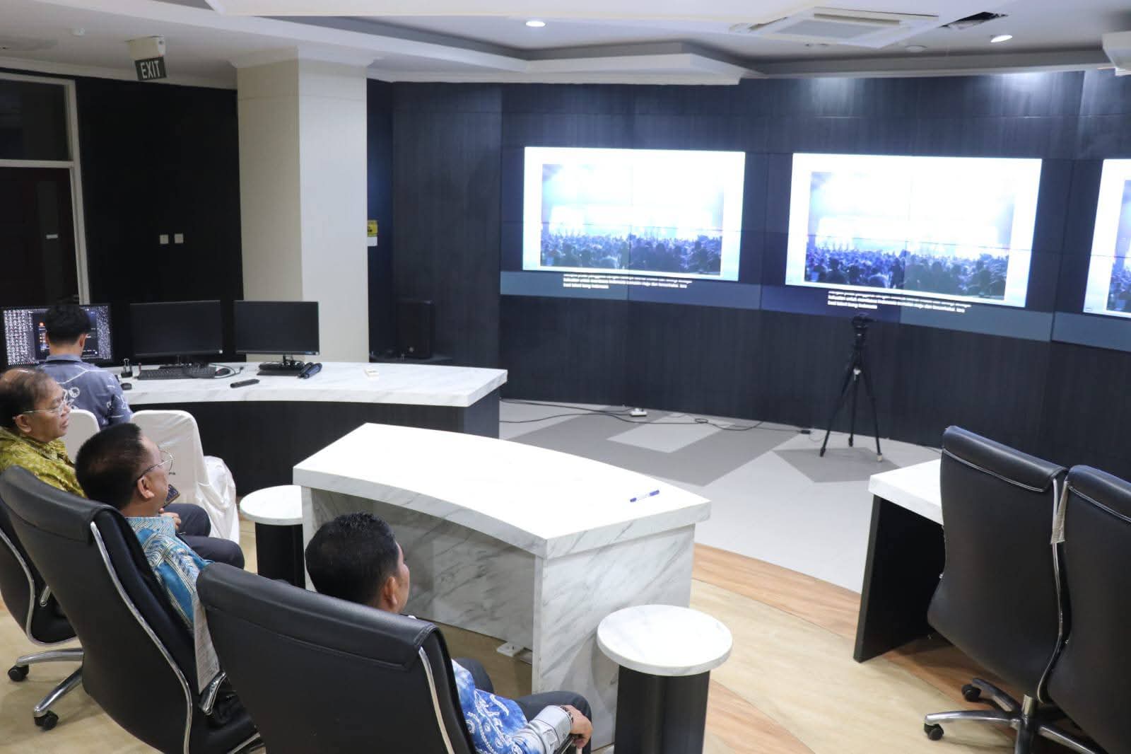 Mengikuti zoom meeting pelaksanaan festival ekonomi keuangan digital Indonesia