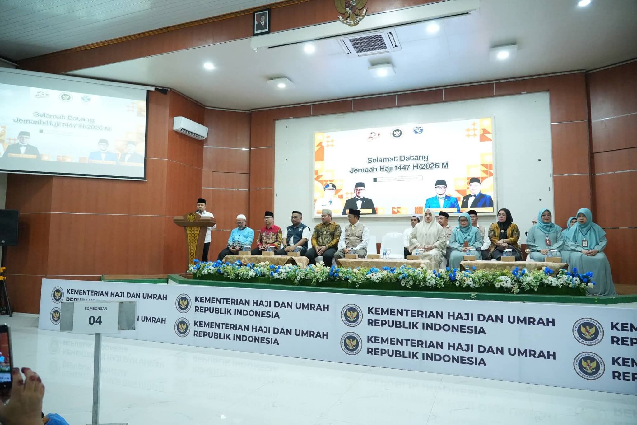 Sambut kedatangan jema'ah Kabupaten Tapin