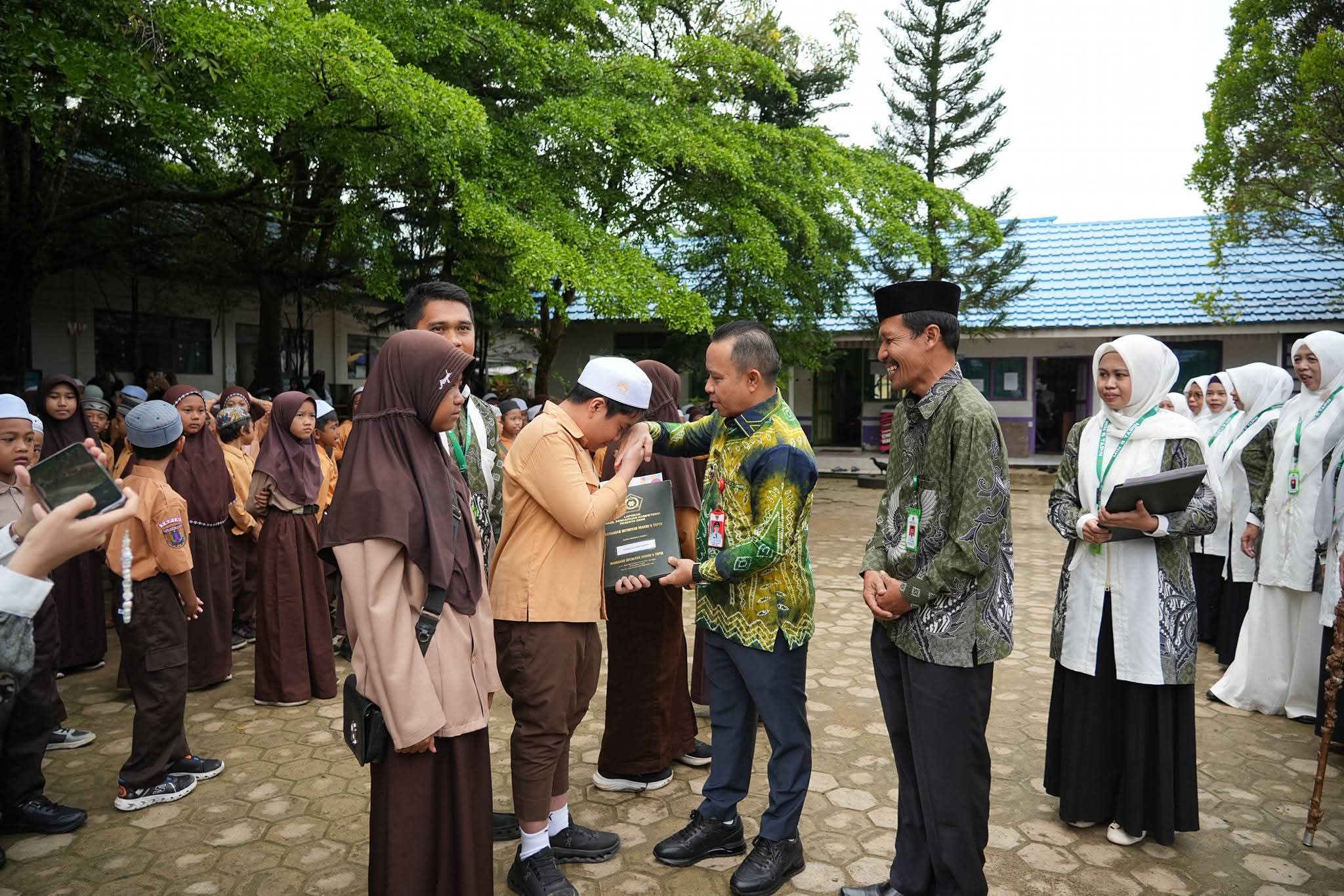 Mendukung gerakan gerakan ayah teladan Indonesia (GATI) 